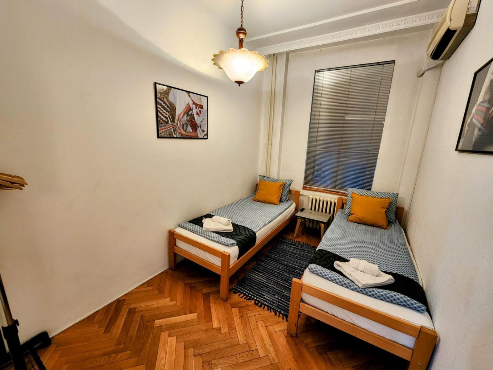 Authentic Belgrade Centre Apartments For Large Groups, Republic Square - Up To 47 People In 5 Apartments Rum bild
