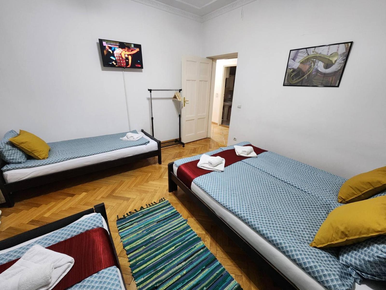 Authentic Belgrade Centre Apartments For Large Groups, Republic Square - Up To 47 People In 5 Apartments Rum bild