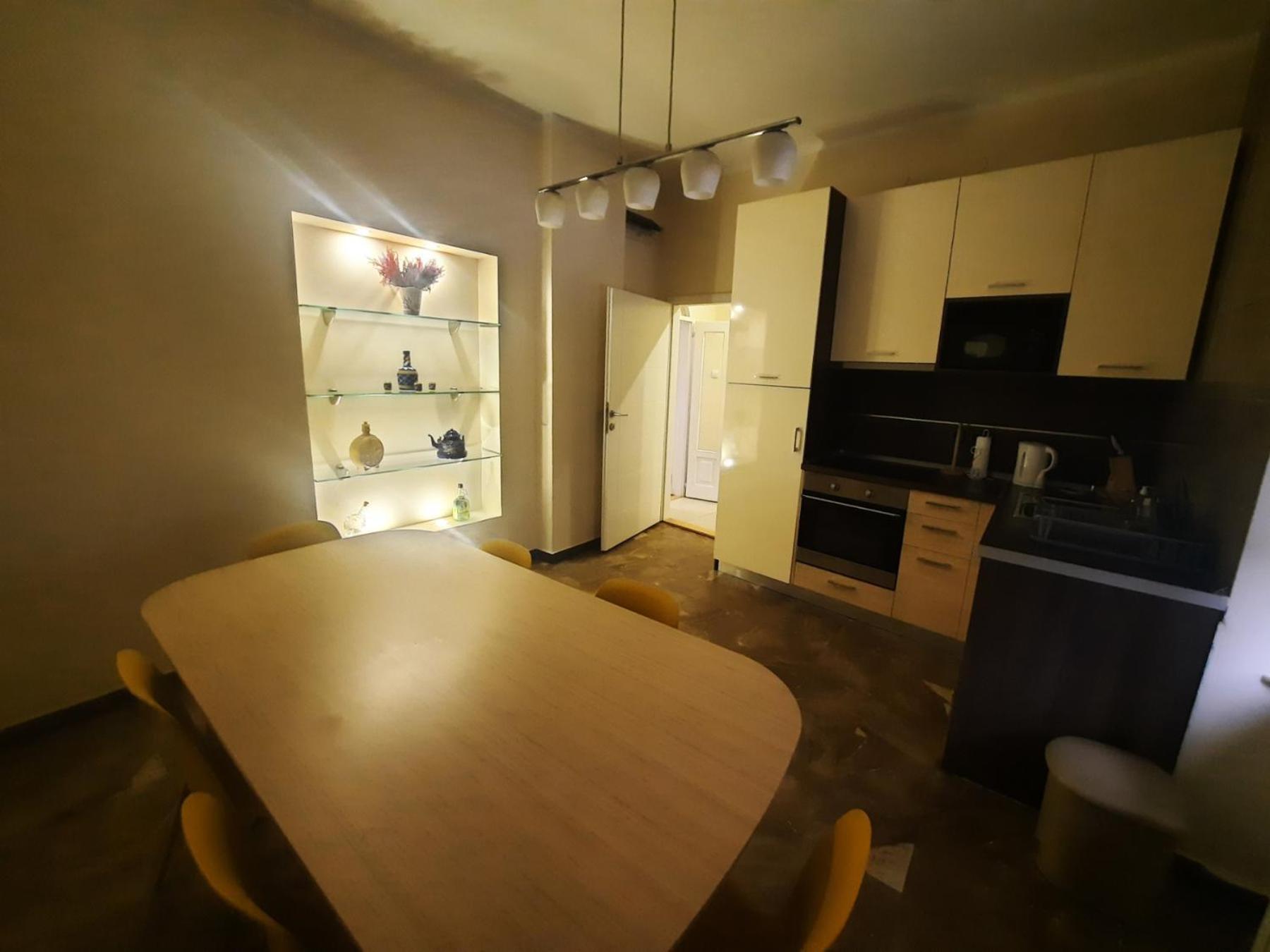 Authentic Belgrade Centre Apartments For Large Groups, Republic Square - Up To 47 People In 5 Apartments Rum bild