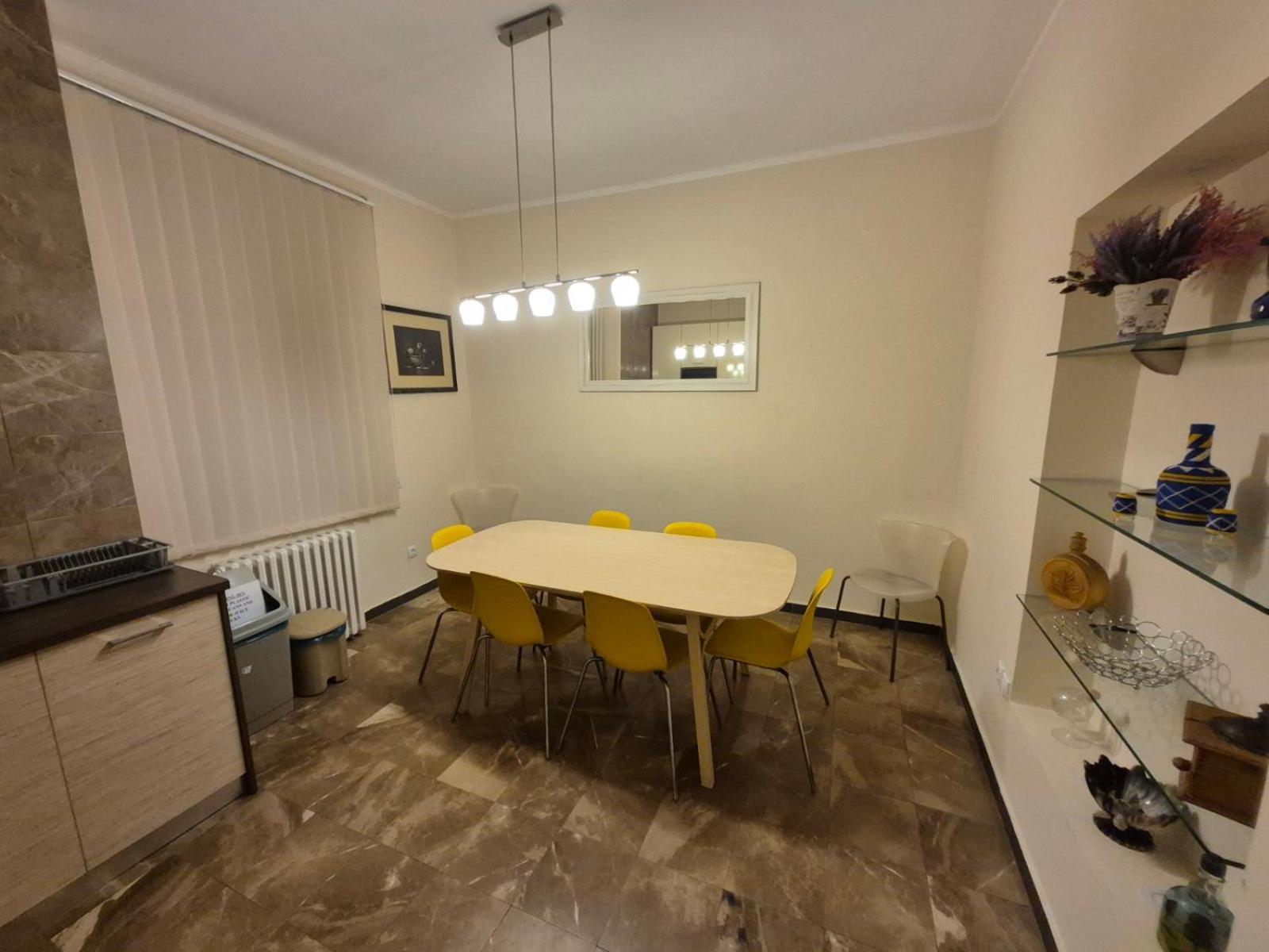 Authentic Belgrade Centre Apartments For Large Groups, Republic Square - Up To 47 People In 5 Apartments Rum bild