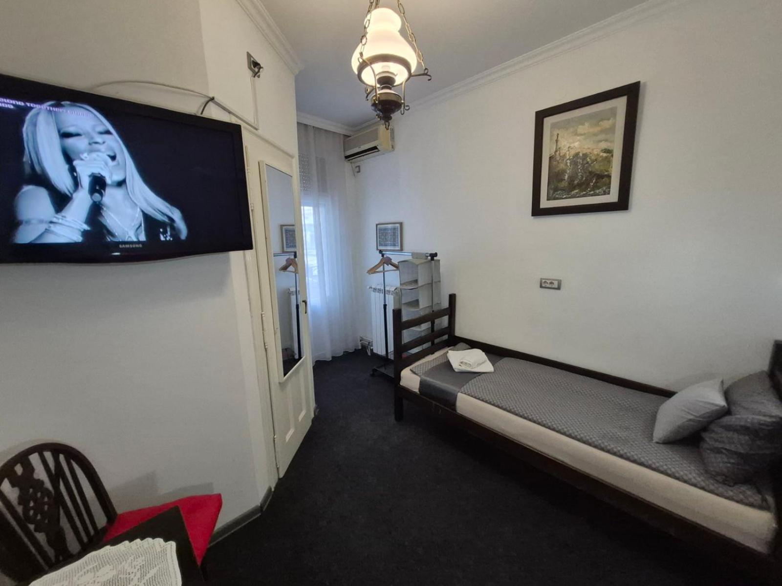 Authentic Belgrade Centre Apartments For Large Groups, Republic Square - Up To 47 People In 5 Apartments Rum bild