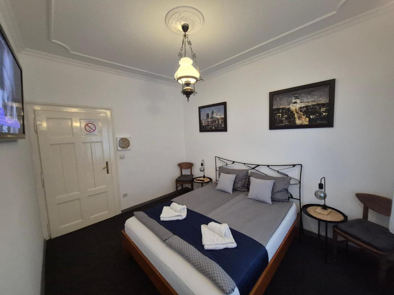 Authentic Belgrade Centre Apartments For Large Groups, Republic Square - Up To 47 People In 5 Apartments Rum bild