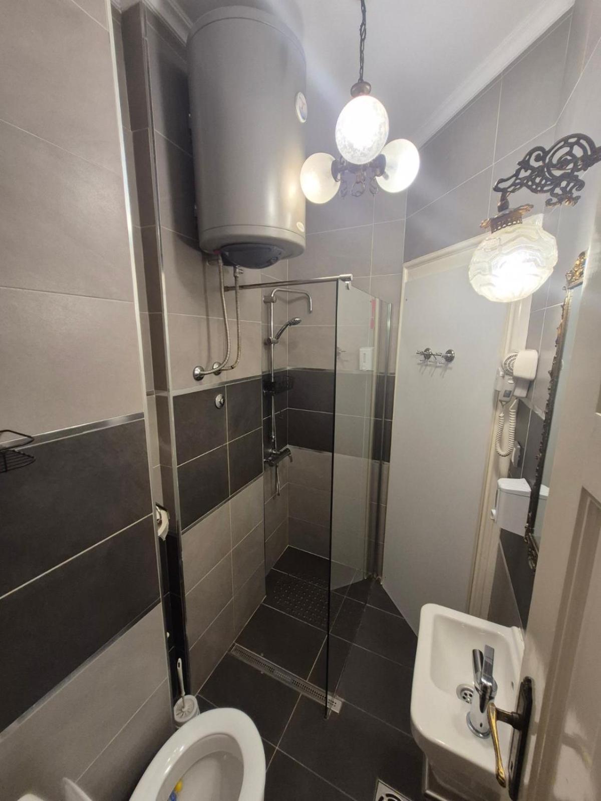 Authentic Belgrade Centre Apartments For Large Groups, Republic Square - Up To 47 People In 5 Apartments Rum bild