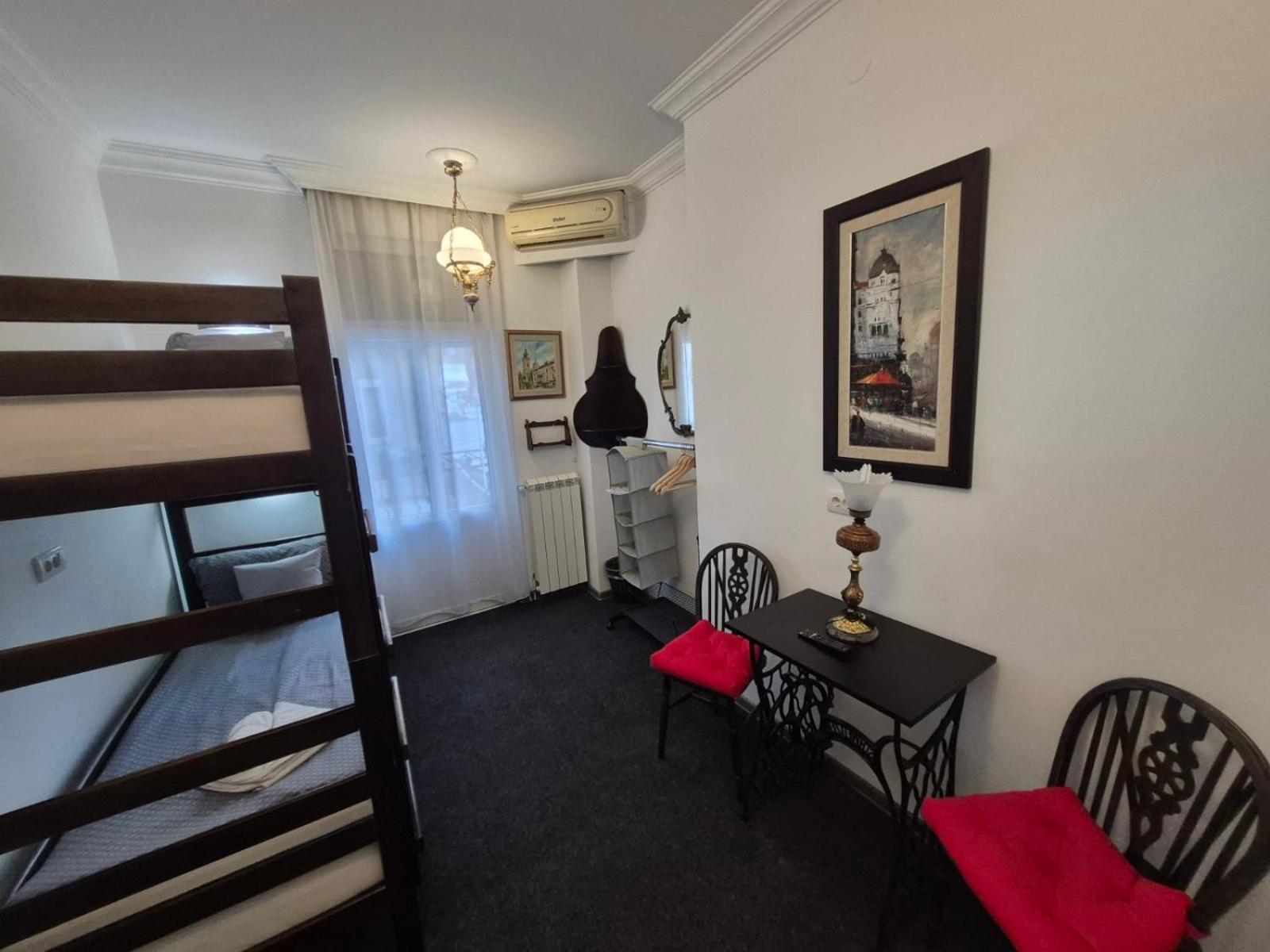 Authentic Belgrade Centre Apartments For Large Groups, Republic Square - Up To 47 People In 5 Apartments Rum bild