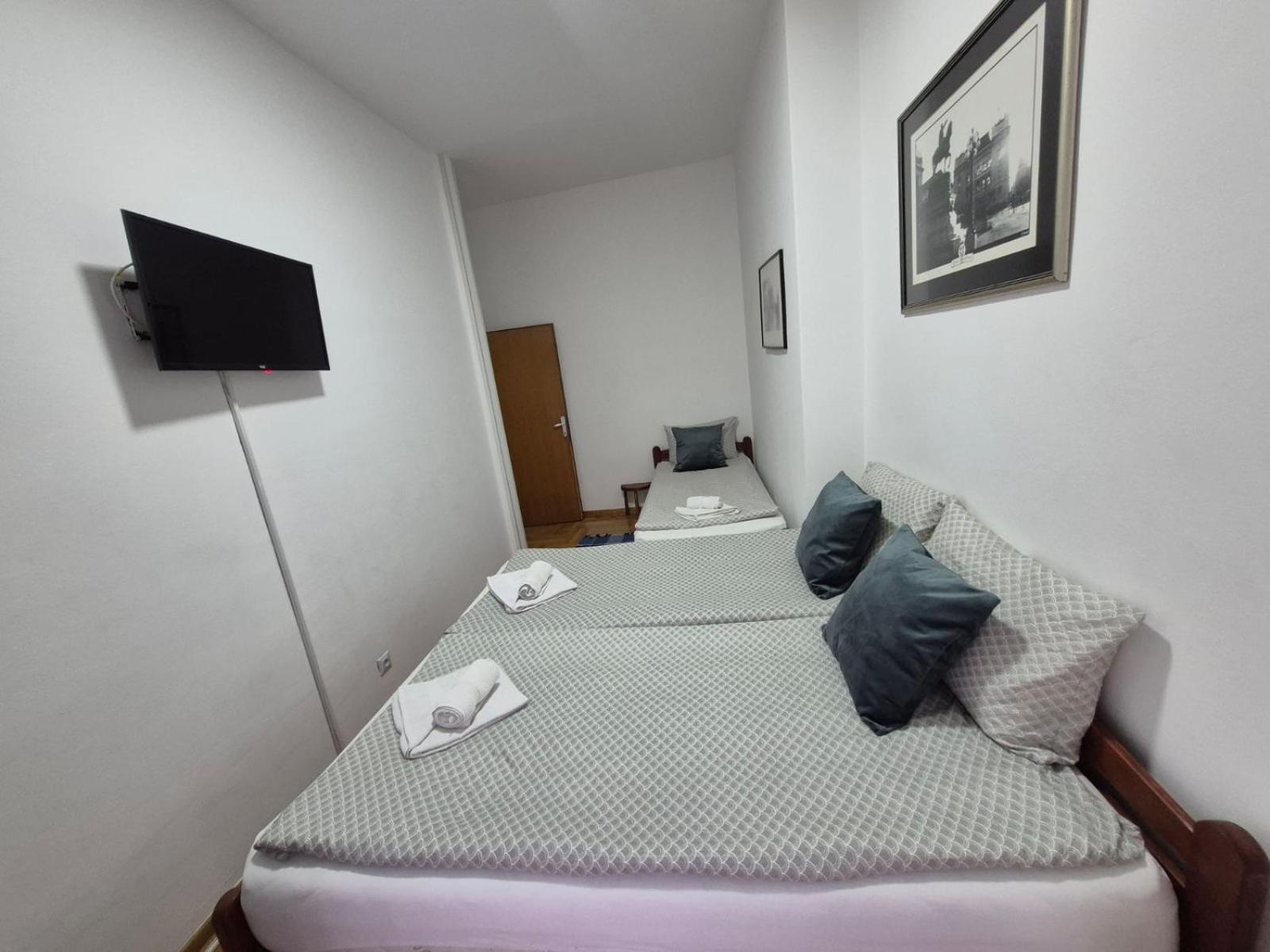 Authentic Belgrade Centre Apartments For Large Groups, Republic Square - Up To 47 People In 5 Apartments Rum bild
