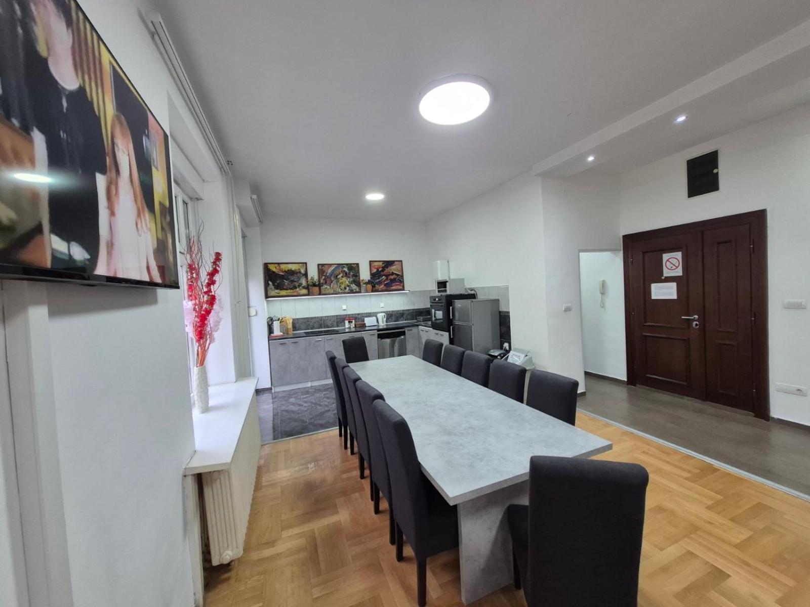 Authentic Belgrade Centre Apartments For Large Groups, Republic Square - Up To 47 People In 5 Apartments Rum bild