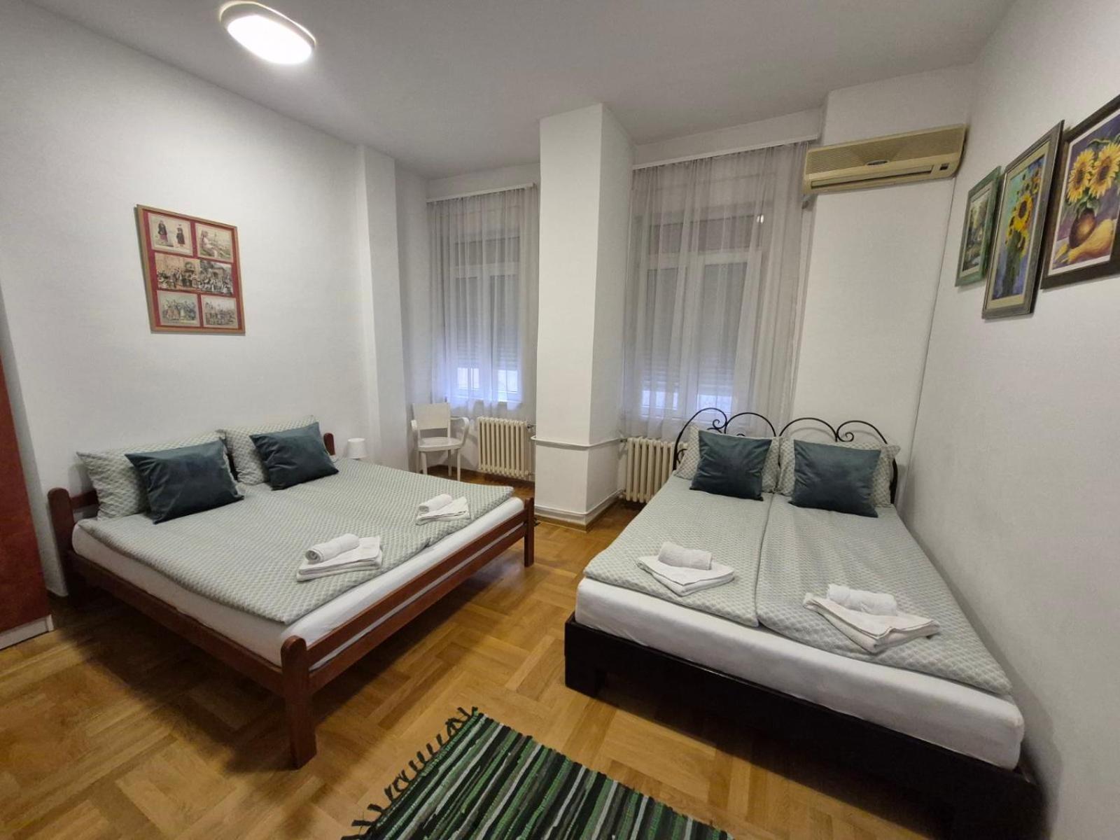 Authentic Belgrade Centre Apartments For Large Groups, Republic Square - Up To 47 People In 5 Apartments Rum bild