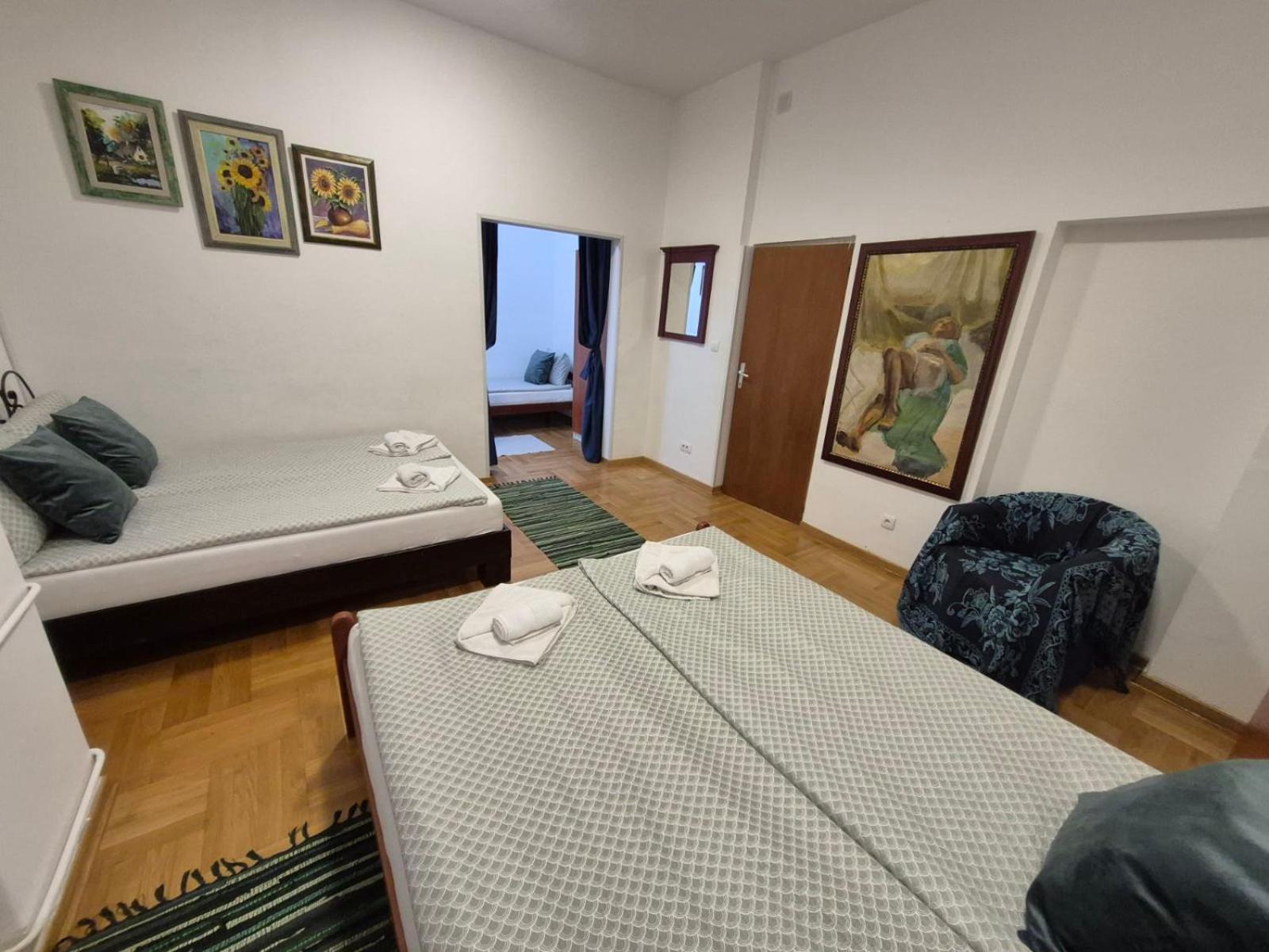 Authentic Belgrade Centre Apartments For Large Groups, Republic Square - Up To 47 People In 5 Apartments Rum bild