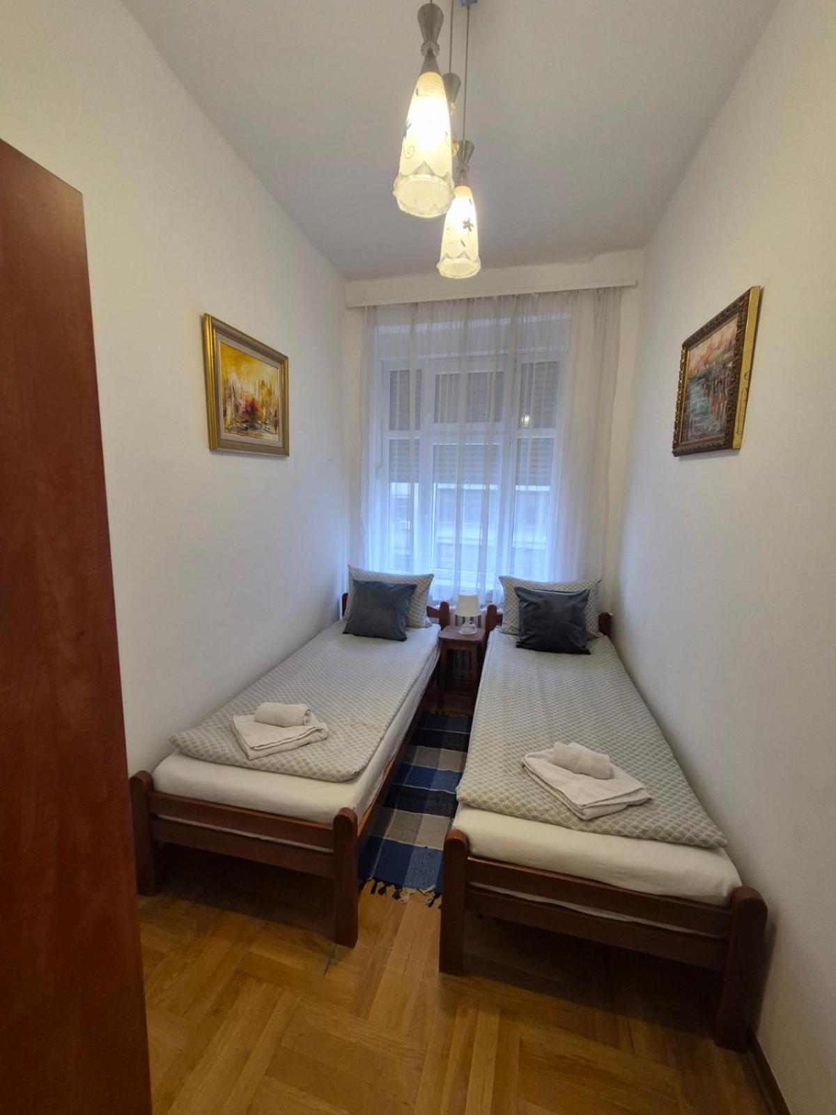 Authentic Belgrade Centre Apartments For Large Groups, Republic Square - Up To 47 People In 5 Apartments Rum bild