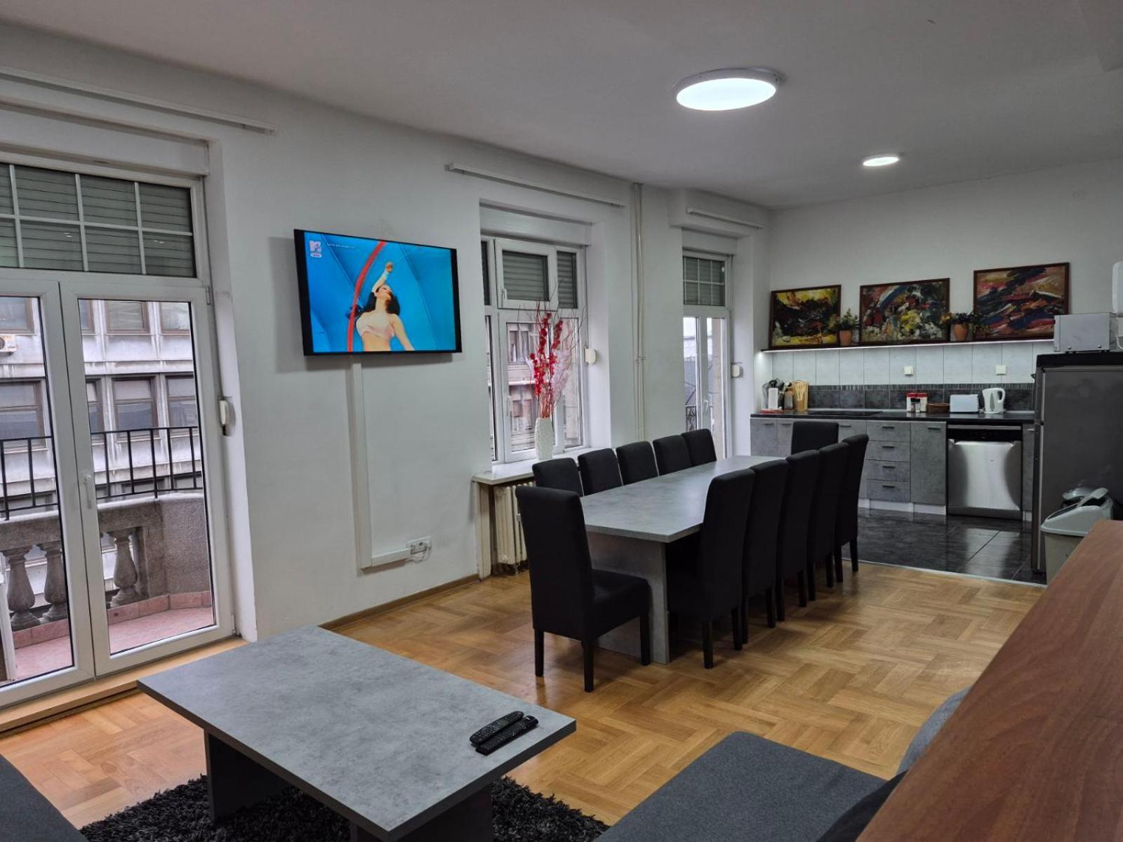 Authentic Belgrade Centre Apartments For Large Groups, Republic Square - Up To 47 People In 5 Apartments Rum bild