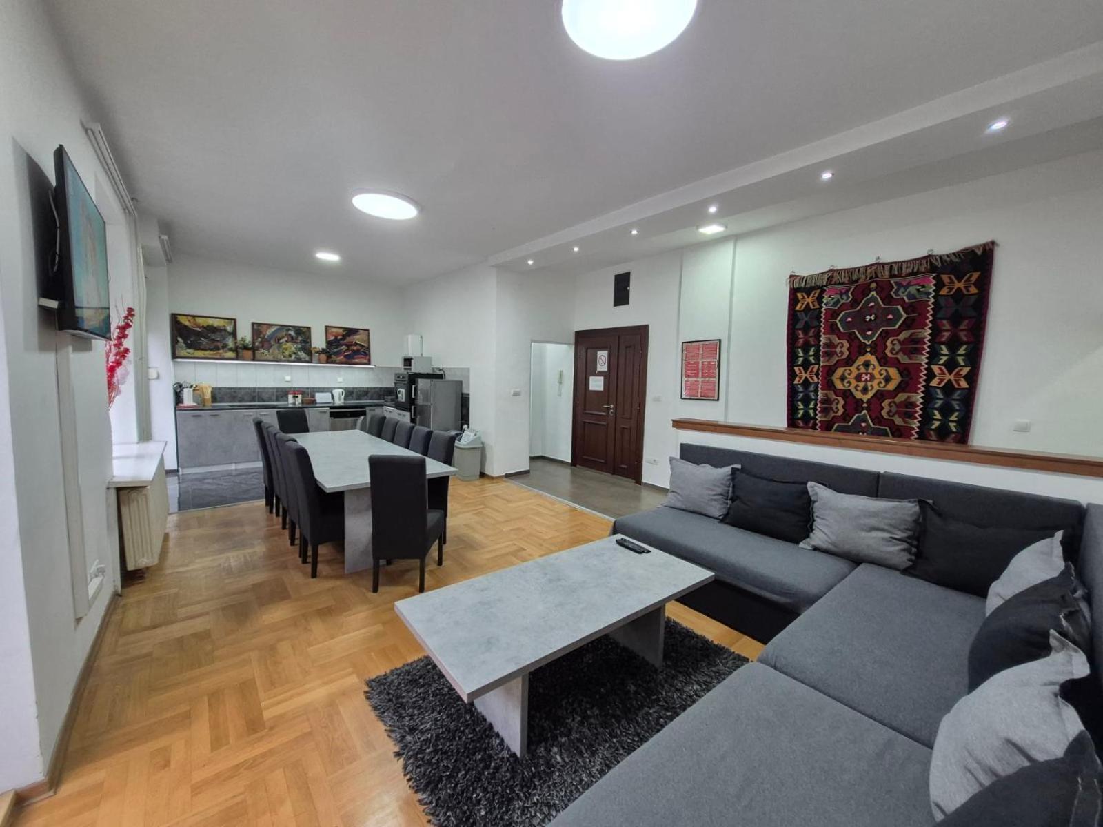Authentic Belgrade Centre Apartments For Large Groups, Republic Square - Up To 47 People In 5 Apartments Rum bild