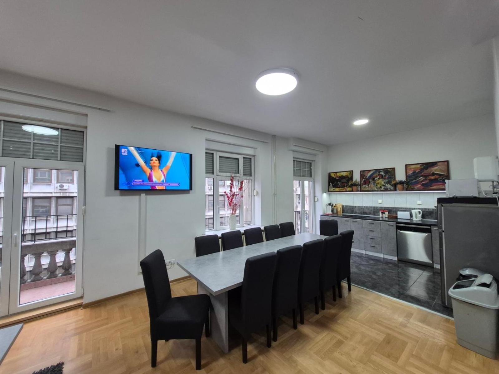 Authentic Belgrade Centre Apartments For Large Groups, Republic Square - Up To 47 People In 5 Apartments Rum bild