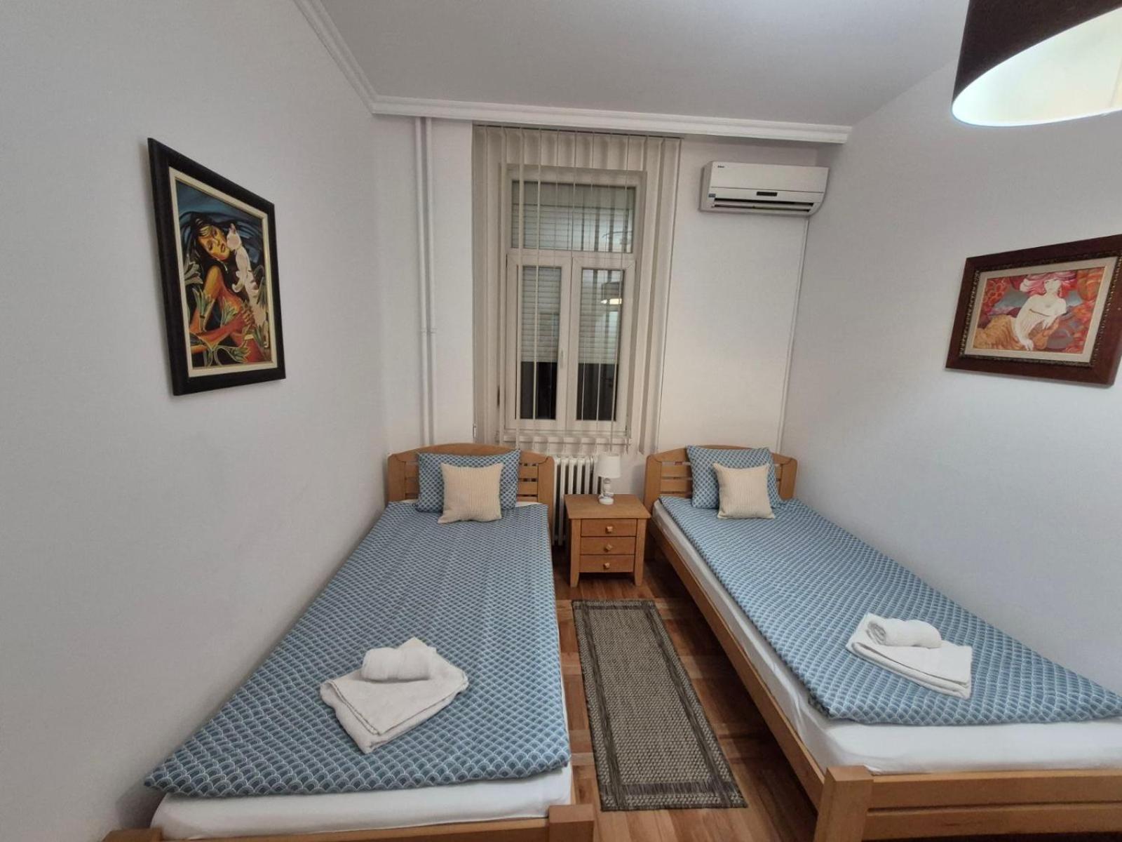 Authentic Belgrade Centre Apartments For Large Groups, Republic Square - Up To 47 People In 5 Apartments Rum bild