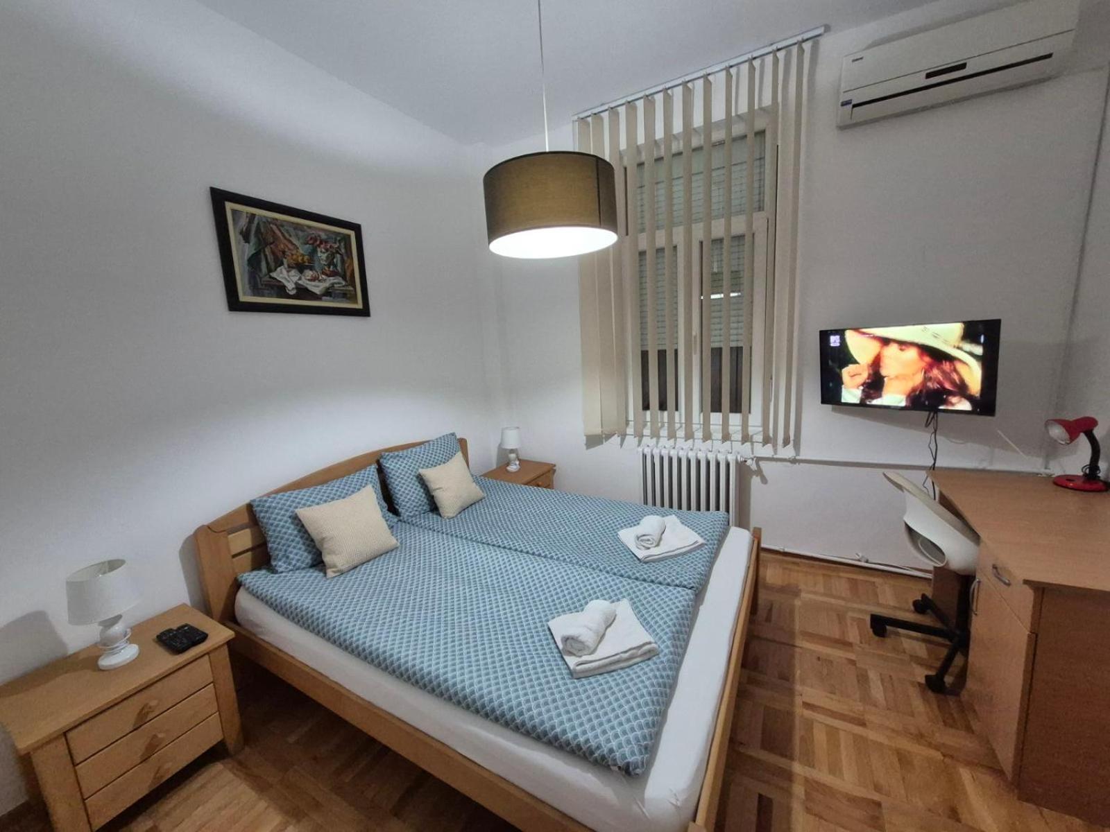 Authentic Belgrade Centre Apartments For Large Groups, Republic Square - Up To 47 People In 5 Apartments Rum bild