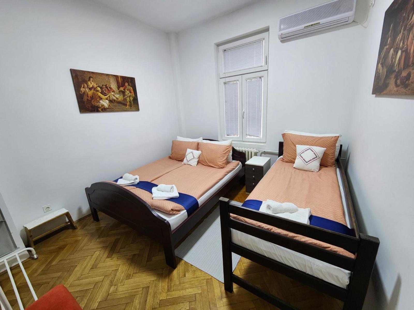 Authentic Belgrade Centre Apartments For Large Groups, Republic Square - Up To 47 People In 5 Apartments Rum bild